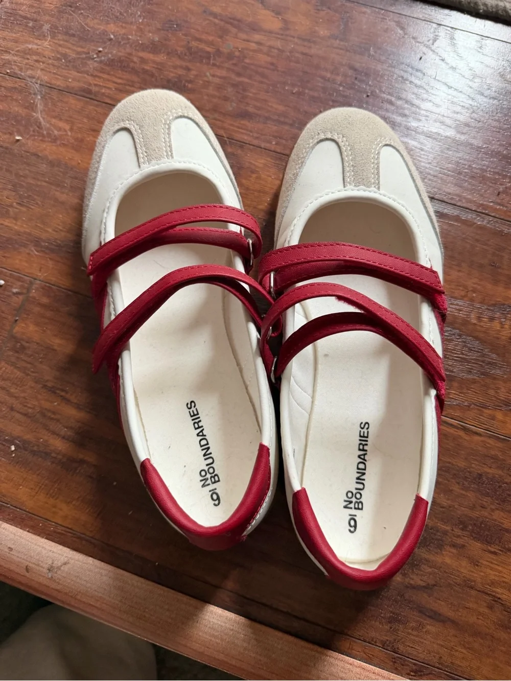 White and red flats (Size 6)